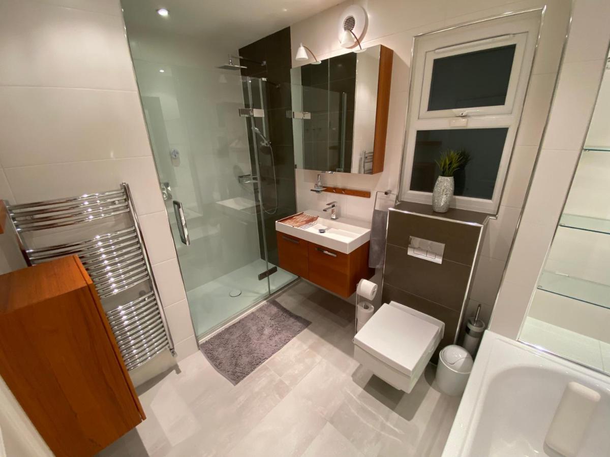 Private Rooms In Excellent Family House ,Zone 2 London Kültér fotó