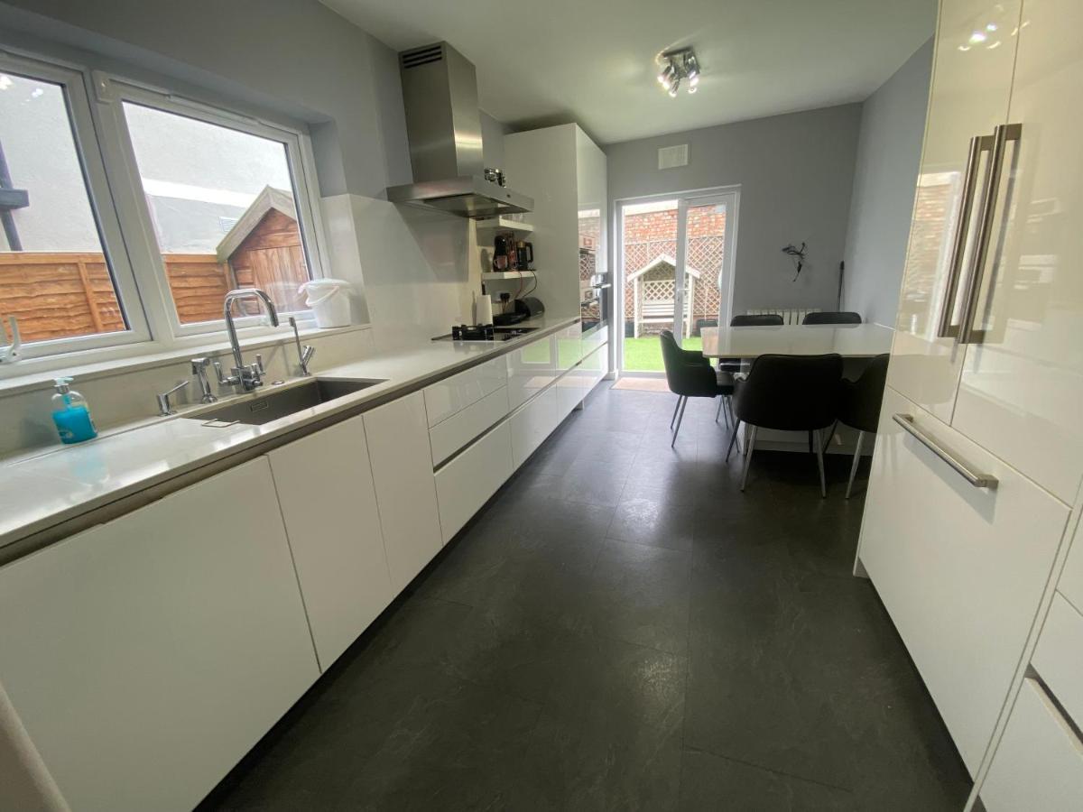 Private Rooms In Excellent Family House ,Zone 2 London Kültér fotó