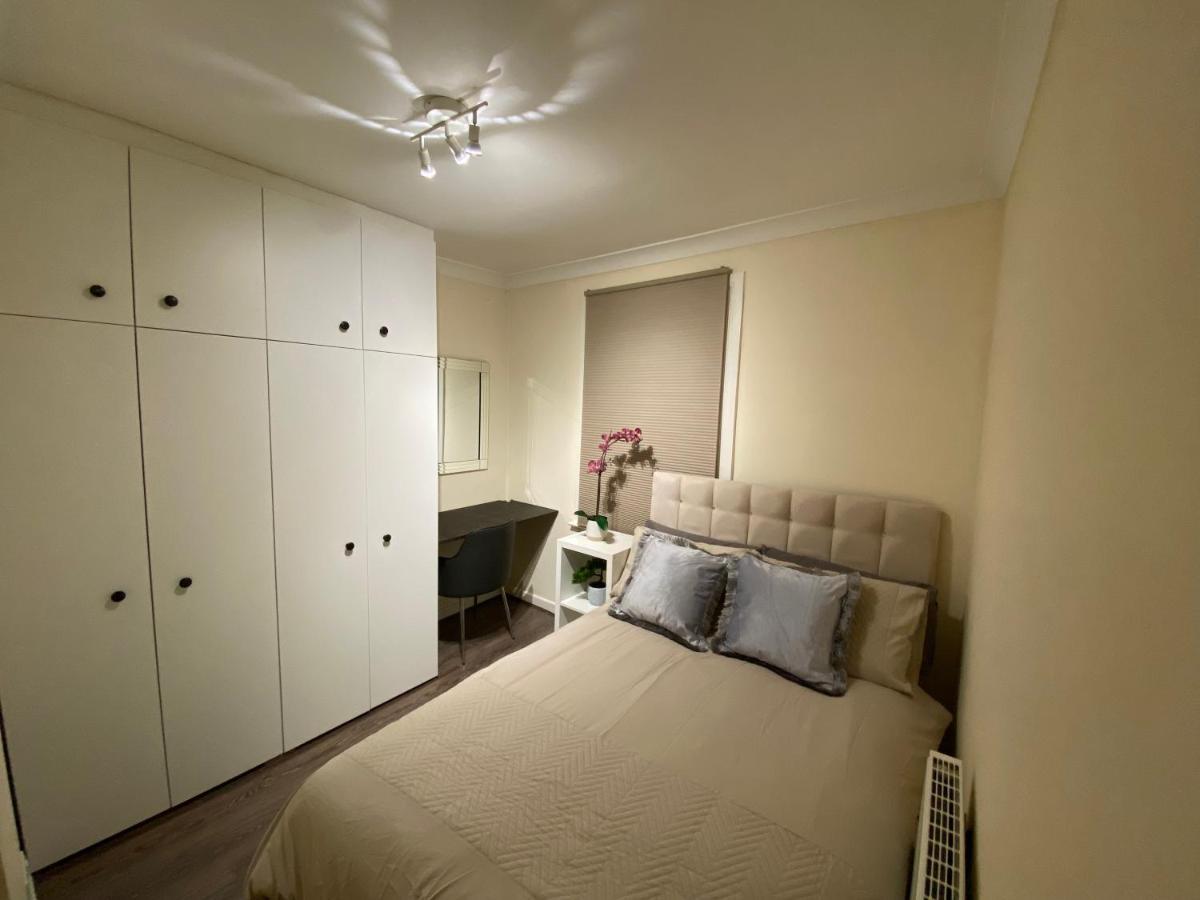 Private Rooms In Excellent Family House ,Zone 2 London Kültér fotó